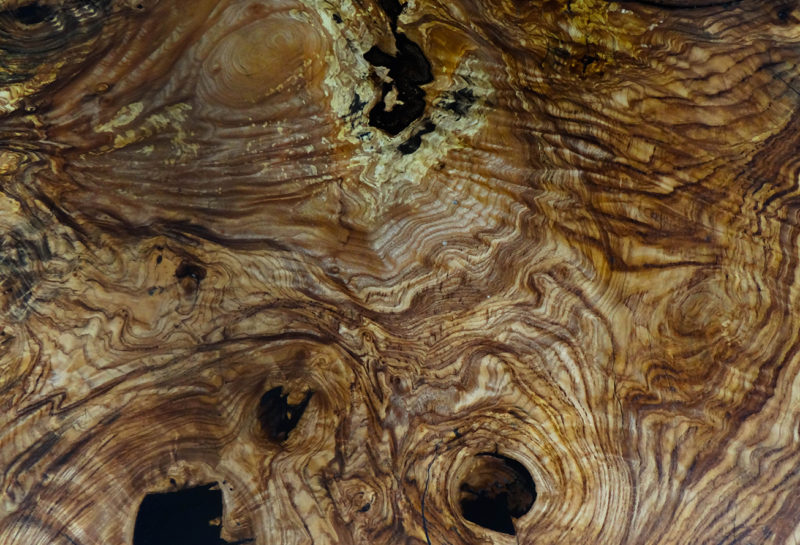 table basse, sur-mesure, bois, résine, orme, hêtre finition métal, pièce unique, ébénisterie d'art, revalorisation, naturelle, tortueux